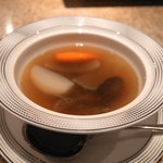 源 - 北海道産牛タン肉の柔らか煮、　牛旨味薬膳スープ仕立て