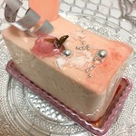 ル・パティシエ ヨコヤマ 谷津店 - 桜のレアチーズ　395円