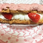 ル・パティシエ ヨコヤマ 谷津店 - ストロベリーエクレア　365円