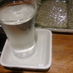 喜多郎寿し - 日本酒。なみなみと注がれます。