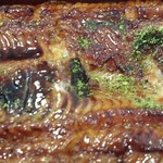 うなぎ亭 友栄 - 卓上の山椒も凄くいい風味。