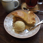 カフェ ソラ - 01　１年2ヵ月越しの『天然酵母のアップルパイ』、豆乳アイス添え。バター・卵・牛乳不使用、でも感激の美味しさ！