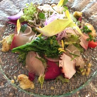 ペルゴーラ - 朝獲れ鮮魚と春野菜の湘南風サラダ