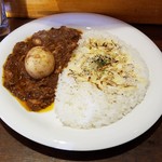 スパイスカフェ ベロデカ - 炙りチーズルウカレー(900円)です。