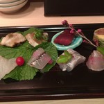 にかい笹木 - 刺身の盛り合わせ  (一品ずつ魚が違います)