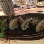 にかい笹木 - 長むすび(鯛味噌) 海苔巻きが8カットもあります。写していませんが、ねぎの味噌汁も一緒に頂きました。