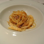 リストランテ カノフィーロ - フランス産ホワイトアスパラとベーコン、ウニのカルボナーラ風　スパゲッティ