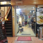 Kushikatsutaritsu - お店入口　右側は天一さん、奥がたりつさん