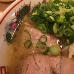 めじろ - 豚骨醤油は基本です