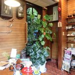 いちょうの木 - 店内のテーブル席の風景です