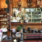 いちょうの木 - 店内のテーブル席の風景です