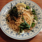 BIG FOOT - 明太子と菜の花とイカのスパゲティー　980円