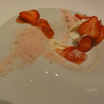 フロリレージュ - ⑨デザート２：苺ババロア・ゼリー・ホワイトチョコアイス