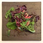 ラ・リューン - メニューＡ 2625円 のズワイ蟹と里芋のサラダ グレープフルーツのジュレ マジュラム風味