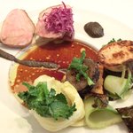 ラ・リューン - メニューＡ 2625円 の酵素ポークのポワレ 焼き茄子とアンチョビのソース