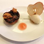ラ・リューン - メニューＡ 2625円 の紅玉のリンゴのオープン焼き クレームブリュレ仕立て タイムのソルベ