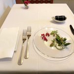 ラ・リューン - 店内のテーブル席の風景です