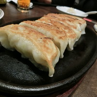 盤古殿 秋葉原UDX店 - 「鉄板焼き餃子」