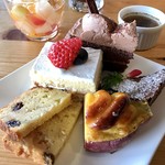 かつ山 - 2017年3月現在　土日のデザートはまだビュッフェスタイルです。