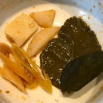 タイレストラン タニサラ - レモングラス、タイショウガ、こぶみかんの葉