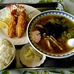 徳市 - ラーメンとエビフライ定食