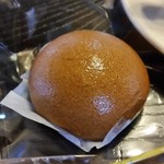 63818299 - 「珈琲 菓子付」のお菓子は「高尾まんじゅう」