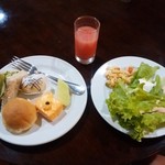 PREMIER LOUNGE - ケーキ付。グアバジュース