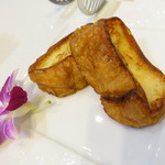 レストラン エフ アオヤマ - こだわりフレンチトースト　ローズの香りにのせて