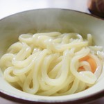 谷川米穀店 - ［2016/06］うどん小・温(150円)＋玉子(50円)