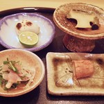 と村 - 蒸し蝦夷鮑・河豚のブツ、ポン酢・河豚の白子焼きき・海老芋揚げ