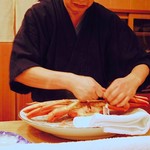 と村 - 大将自ら蟹を剥いてくださいます☆