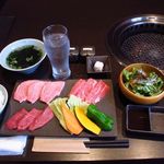 トラヤ - 宮崎牛焼肉ランチ　￥1800

上カルビ・上ロース・上モモ、サラダ、わかめスープ、ご飯