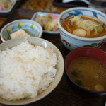 もつ煮屋 日の出食堂 - もつ煮定食