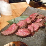 炉端美酒食堂 炉とマタギ - 確かこれが鹿肉
