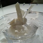 ジョンティ アッシュ - フロマージュブラン・苺・ヨーグルトを雪原に見立てて