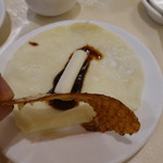 Dragon Restaurant - 皮の薄さ、薄餅(パオピン)の薄さと小ささに注目です