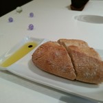 ジョンティ アッシュ - パンはサクサクではなく、コリコリw