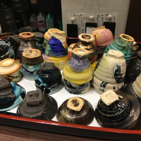 あなごと日本酒 なかむら - さあてー、本日はどのお猪口にしよっかなー(*'▽'*)