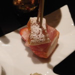 嵯峨沢館 - 生ハム　紅ほっぺ　市田柿　ピンチョス