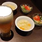 THAIFOOD DINING&BAR　マイペンライ - 生ビール（キリンラガー）、ランチセットのスープとサラダ