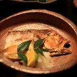 京舞鶴 池屋 - アマダイの焼き物。淡い味わいが日本酒にピッタリ！