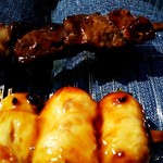 鶏三和 - 上：鶏肝、下：ささみ