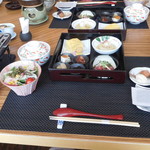 嵯峨沢館 - 並んだこの日の御献立