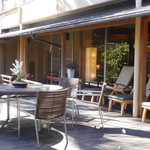 嵯峨沢館 - ロビー前のデッキテラス