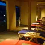 嵯峨沢館 - 川の湯横のデッキテラス