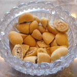 嵯峨沢館 - テーブルにはナッツ