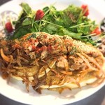 cafe Mon - 鶏とアボカドのメキシカンサルサパンケーキ