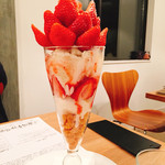 東福寺野倶楽部 - いちごパフェ 1200円