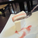 Kafe Eru Suta - ホワイトチョコのムースケーキです