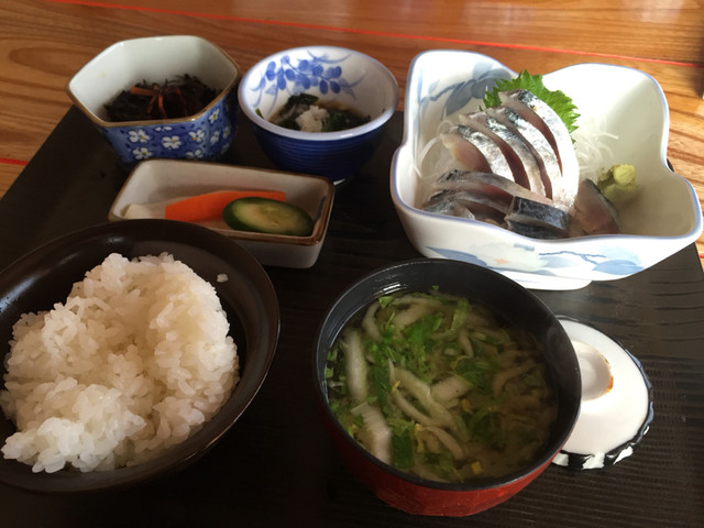 シメサバ定食ページ sliceh2.jpg